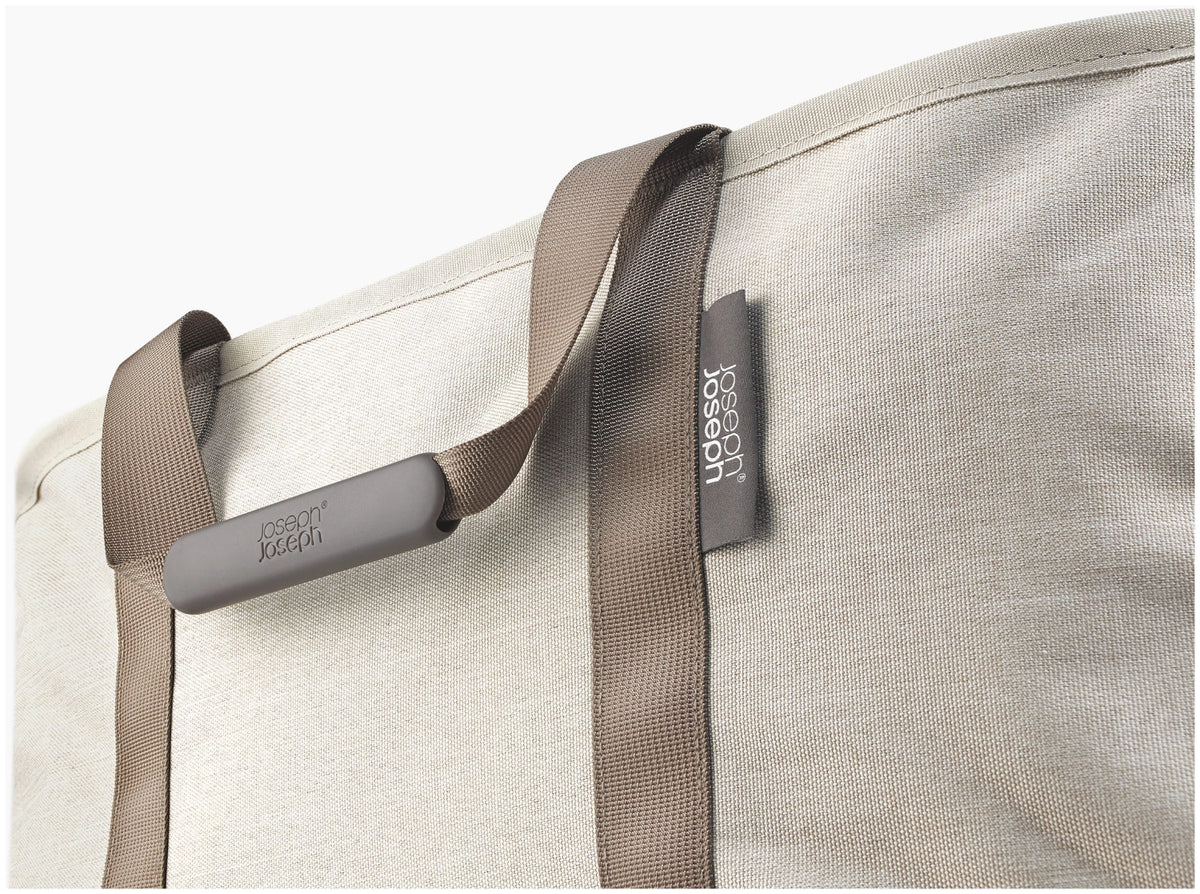 Hold-All Wäschekorb faltbar 35l ecru in Blau präsentiert im Onlineshop von KAQTU Design AG. Wäschekorb ist von Joseph Joseph