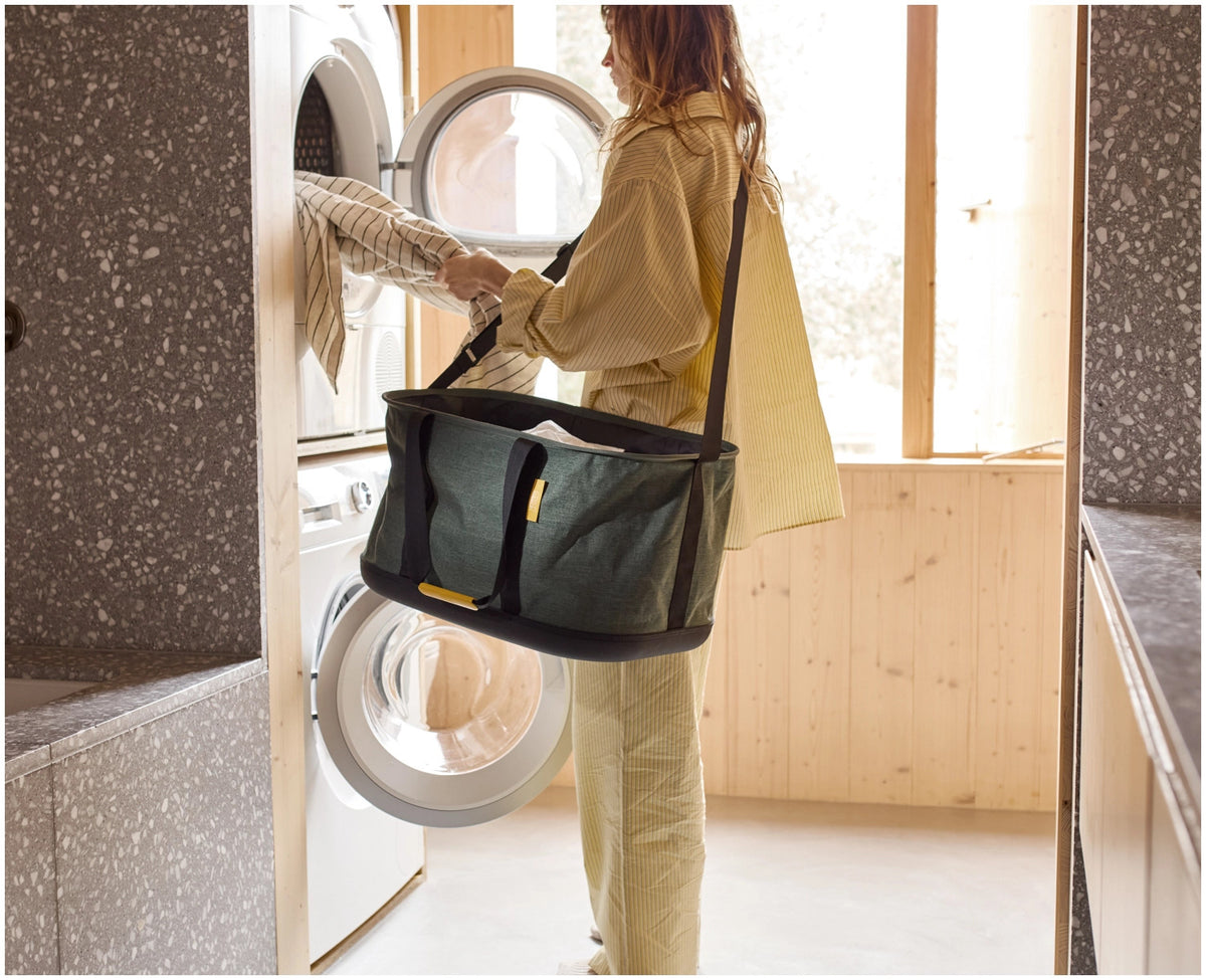 Hold-All Wäschekorb faltbar outdoor 45l grün in Grün präsentiert im Onlineshop von KAQTU Design AG. Wäschekorb ist von Joseph Joseph