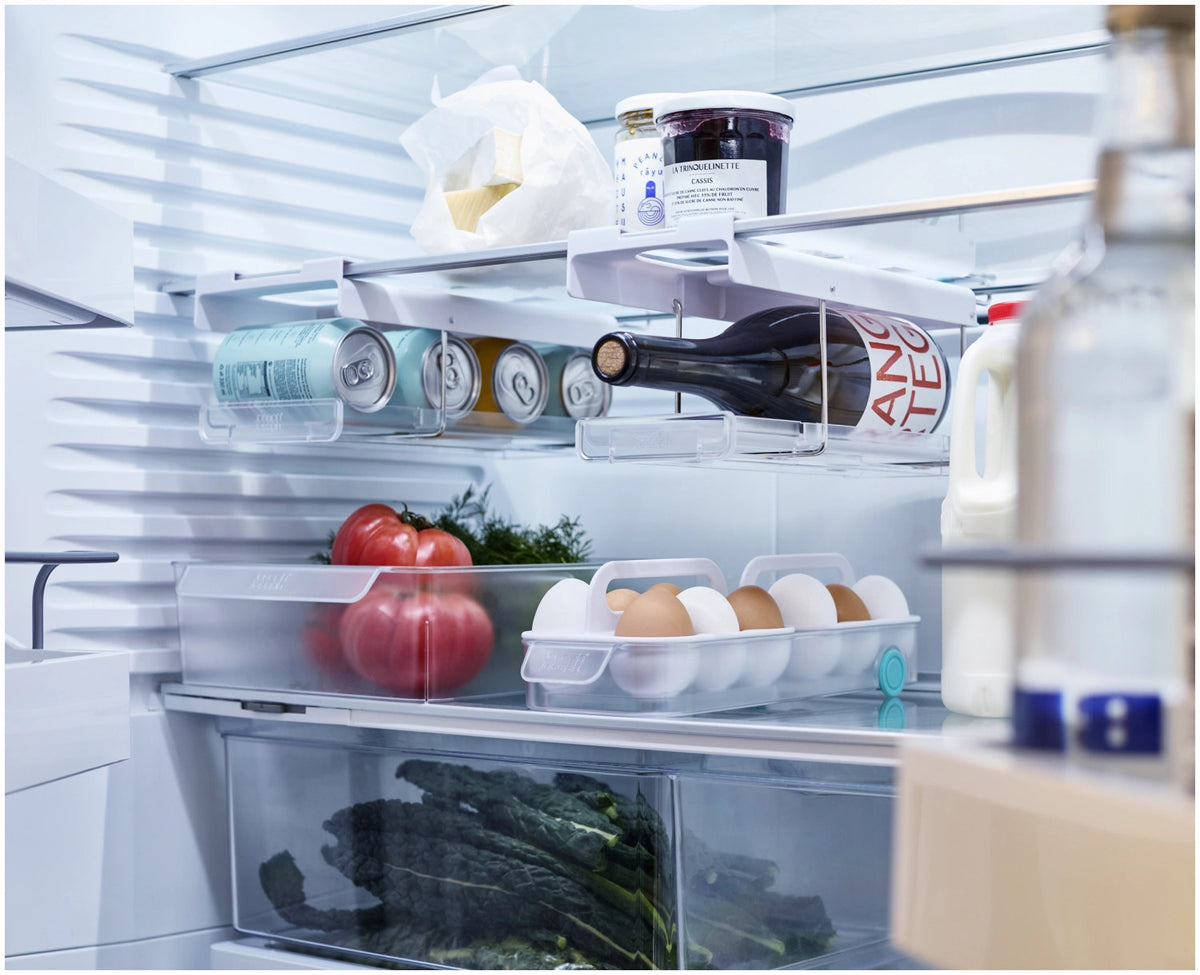 FridgeStore Kühlschrank-Unterregal Dosenhalter in Grau präsentiert im Onlineshop von KAQTU Design AG. Küchenhelfer ist von Joseph Joseph