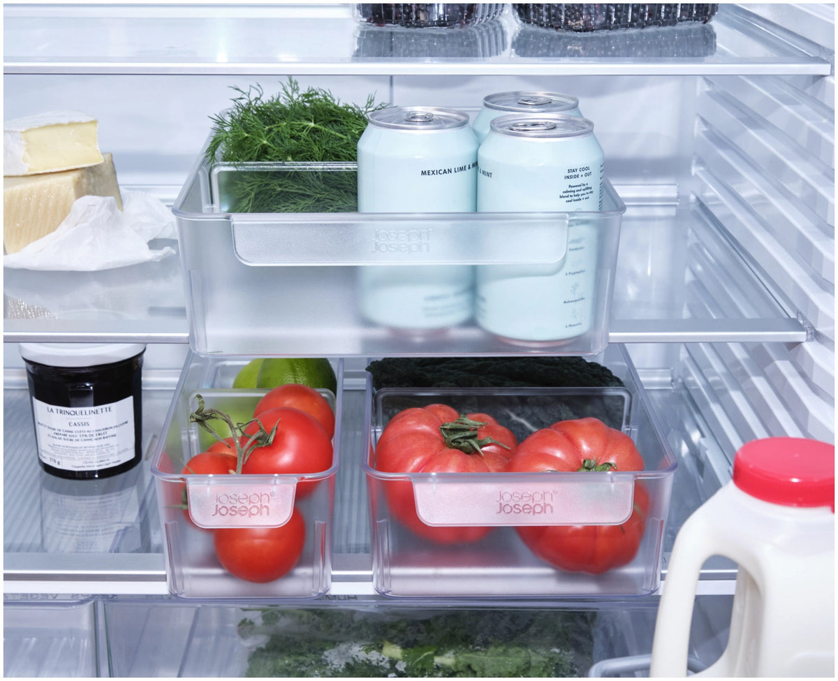 FridgeStore Kühlschrank Eierhalter Regal in Weiss präsentiert im Onlineshop von KAQTU Design AG. Küchenhelfer ist von Joseph Joseph