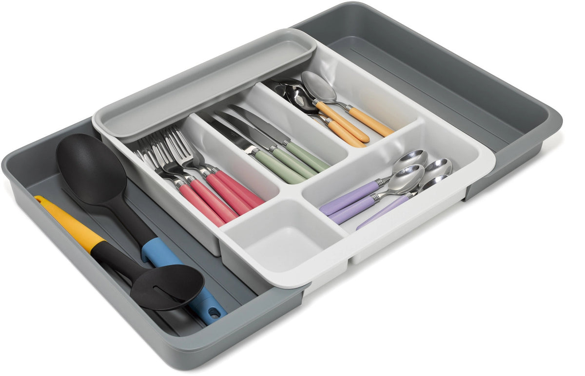 DrawerStore Besteckkasten erweiterbar aus recycl. Kunststoff in Grau präsentiert im Onlineshop von KAQTU Design AG. Besteckboxen ist von Joseph Joseph