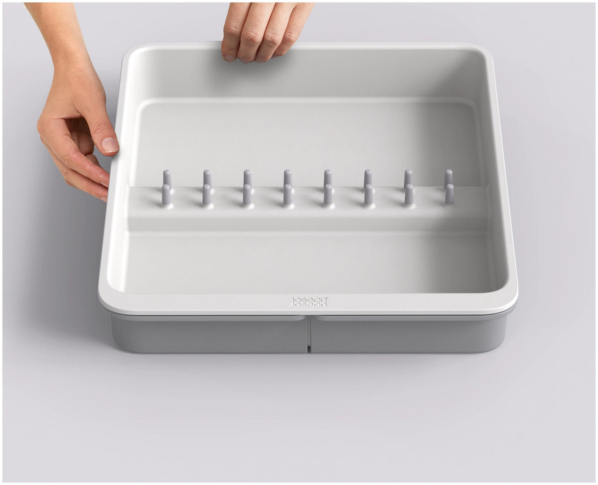 DrawerStore Besteckkasten für Utensilien recycl. Kunststoff in Grau präsentiert im Onlineshop von KAQTU Design AG. Besteckboxen ist von Joseph Joseph