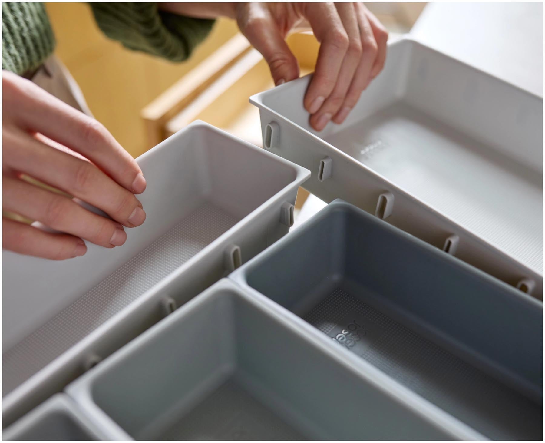Stylischer 10-teiliger Blox Schubladenorganizer in modernem Grau, perfekt für die ordentliche Sortierung von Besteck und Küchenhelfern aus nachhaltigem Kunststoff.