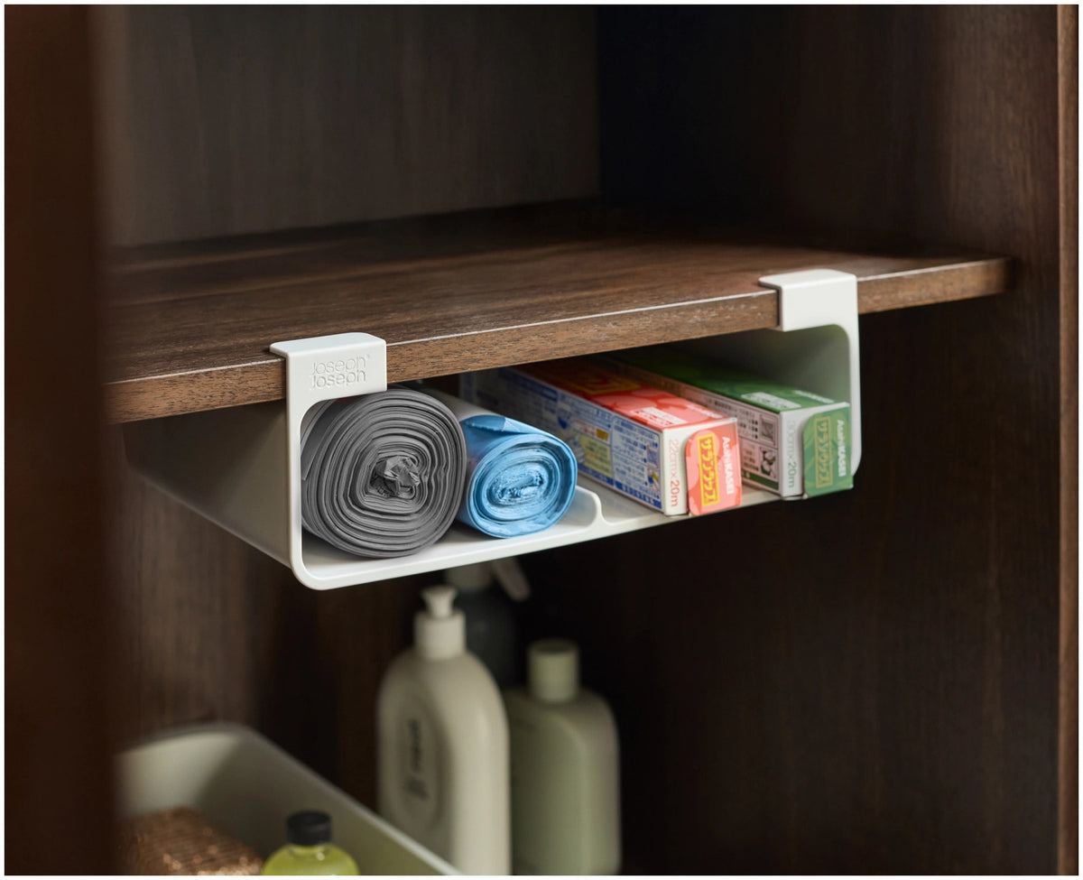 CupboardStore Küchenorganizer für Beutel recycl. Kunststoff in Grau präsentiert im Onlineshop von KAQTU Design AG. Küchenhelfer ist von Joseph Joseph