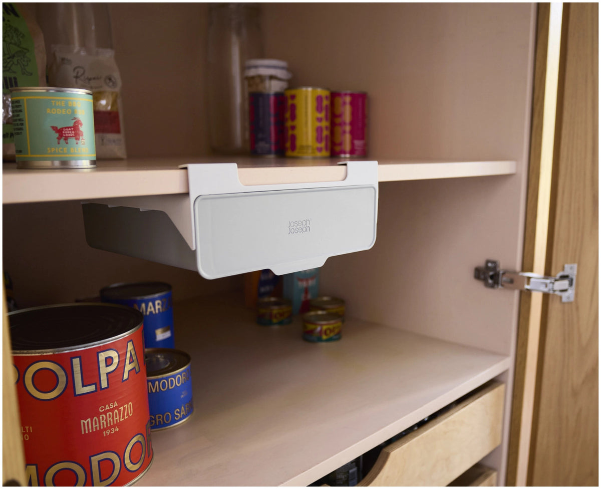 CupboardStore Unterregal-Schublade aus recycl. Kunststoff in Grau präsentiert im Onlineshop von KAQTU Design AG. Küchenhelfer ist von Joseph Joseph