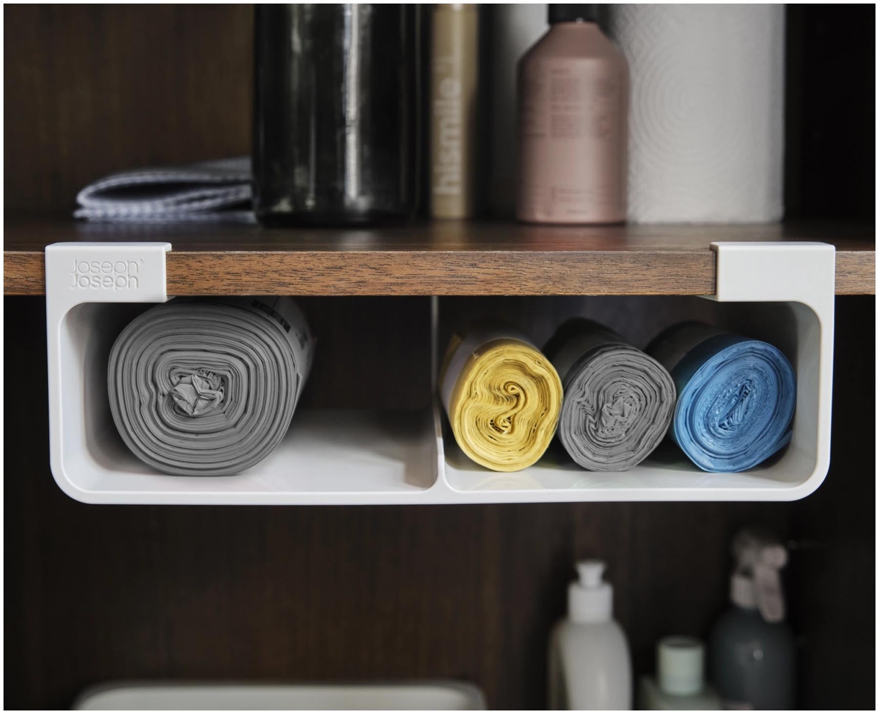 Moderner Küchenorganizer von Joseph Joseph in elegantem Grau, perfekt für die ordentliche Lagerung von Recyclingbeuteln. Praktisch und platzsparend.