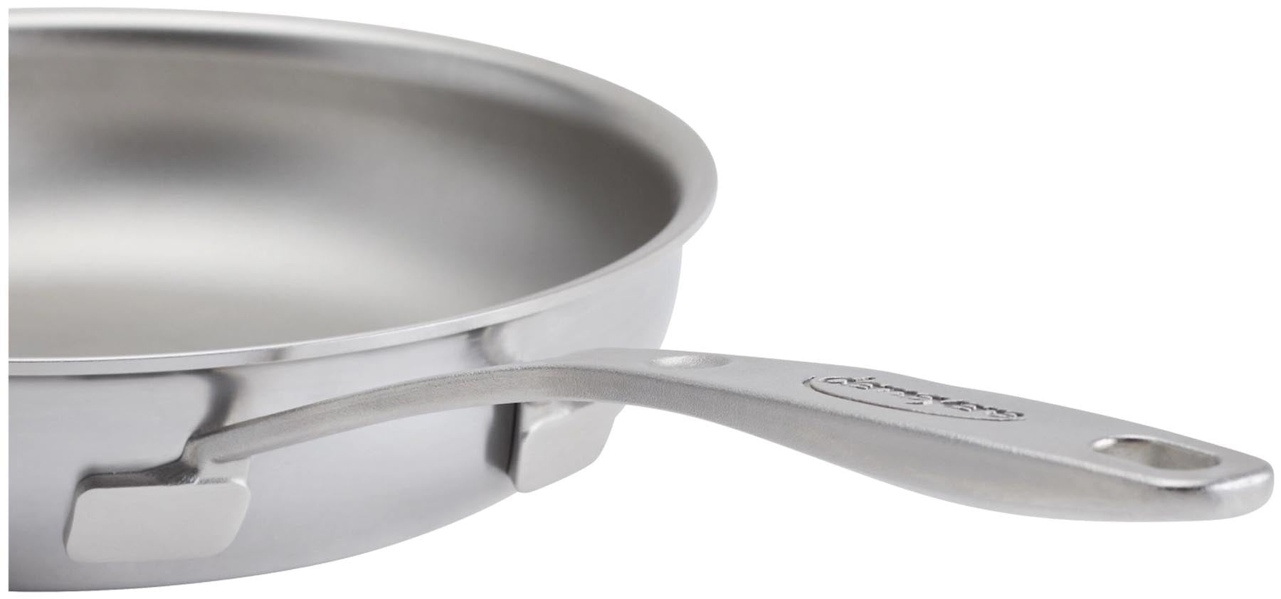 Elegante 20 cm Bratpfanne aus der Industry 5 Kollektion von Demeyere, ideal für gesundes Kochen dank innovativer NanoTouch-Beschichtung.