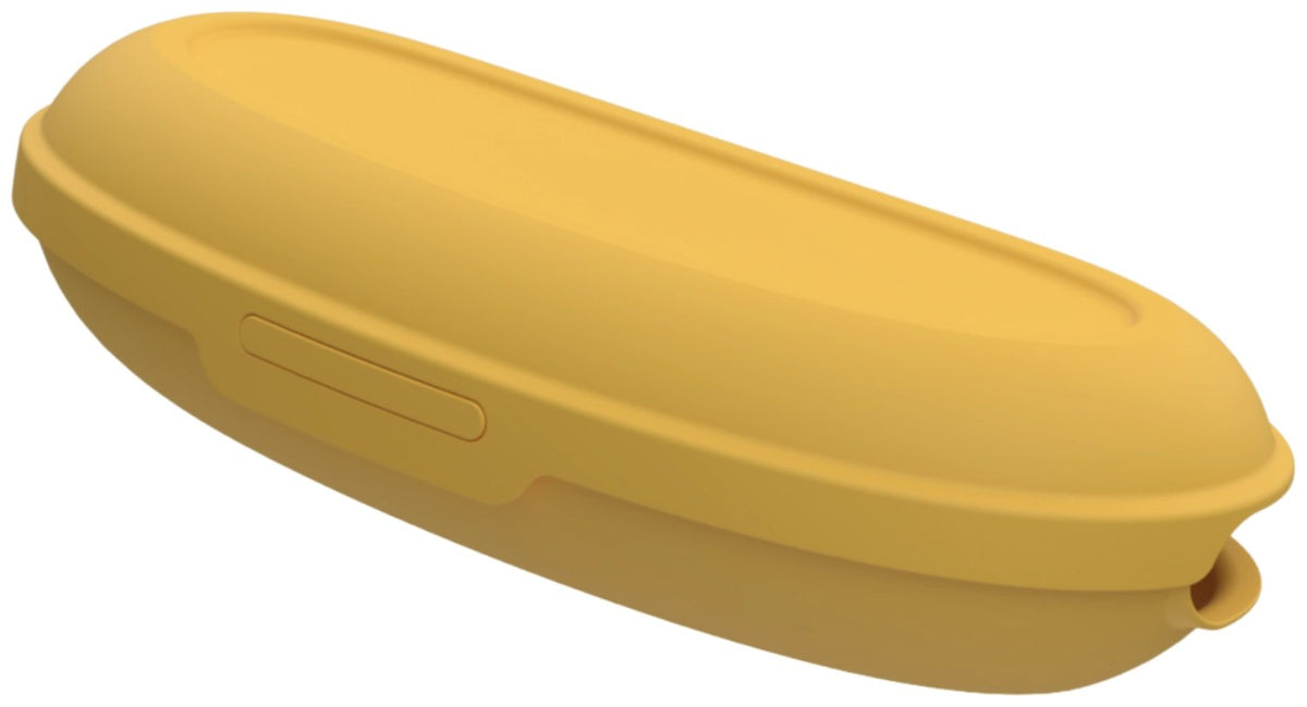 Gelbe Bananenbox von Day To Day mit ovaler, geschwungener Form, passend für eine Banane, Grösse 22 x 9 x 5.5 cm, aus Kunststoff gefertigt.