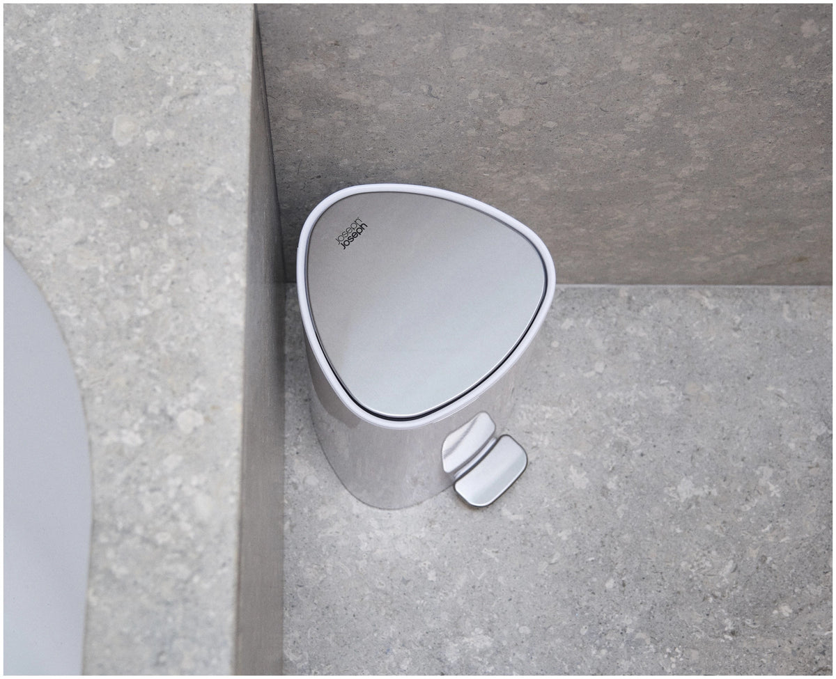 EasyStore 5L Badezimmereimer Weiss in Weiss präsentiert im Onlineshop von KAQTU Design AG. Treteimer ist von Joseph Joseph