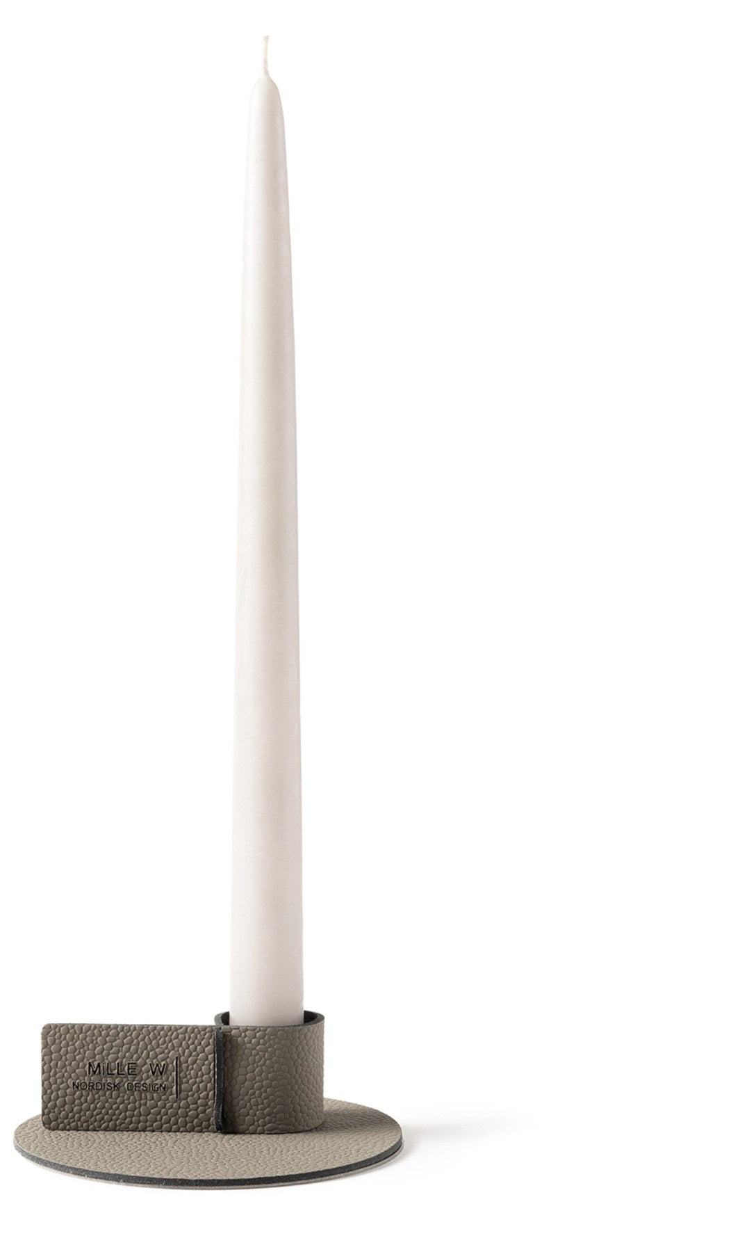 Grauer Teelichthalter Kerzenhalter Medium von MiLLE W NORDISK DESIGN, quadratische Form, Masse 12x12x4 cm, auf hellem Untergrund.