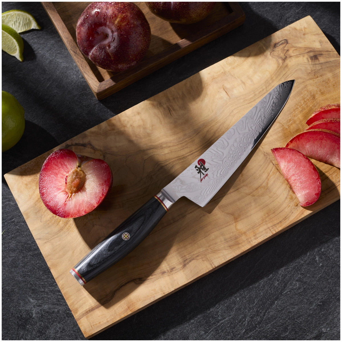 Tenmei Shotoh 13cm in Schwarz präsentiert im Onlineshop von KAQTU Design AG. Küchenmesser ist von Miyabi