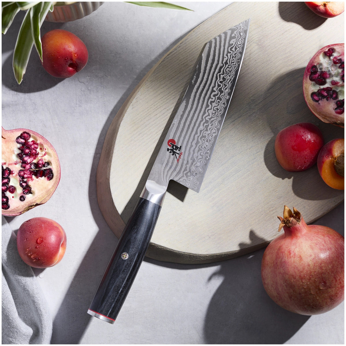 5000 FC-D Bunka 17cm in Schwarz präsentiert im Onlineshop von KAQTU Design AG. Küchenmesser ist von Miyabi