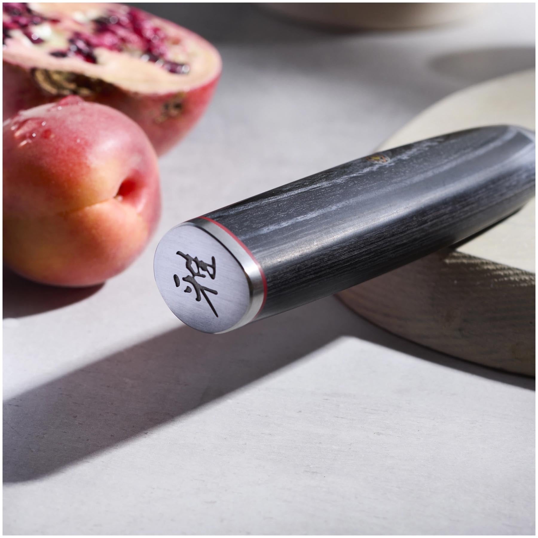 Hochwertiges 17 cm Bunka-Messer von Miyabi, perfekt für feine Schneidarbeiten. Kombination aus Funktionalität und ästhetischem Design für anspruchsvolle Köche.