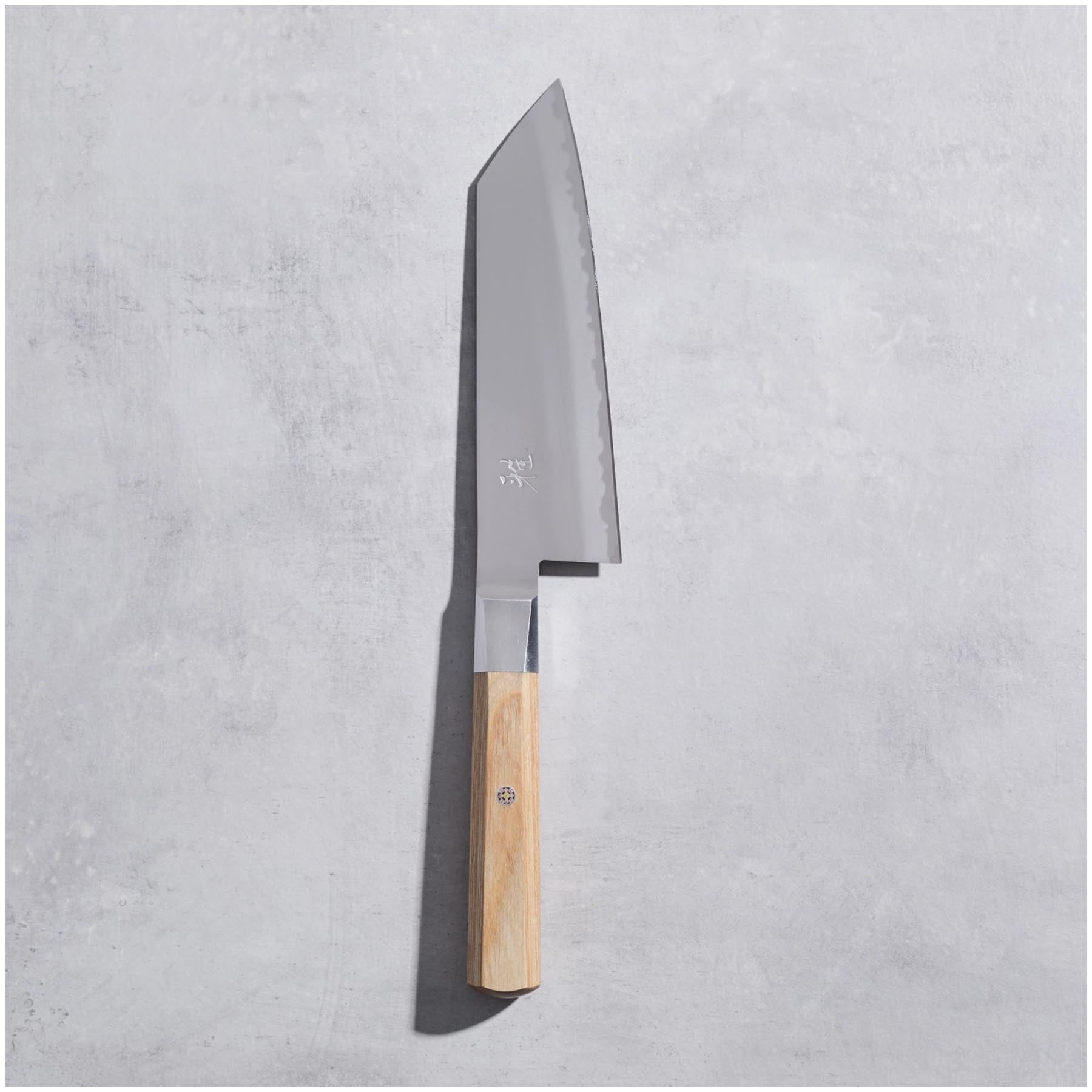 Elegantes Miyabi Koya 4000 FC V2 Bunka Küchenmesser mit 17 cm Klinge, ideal für präzises Schneiden und kreative Kochtechniken.