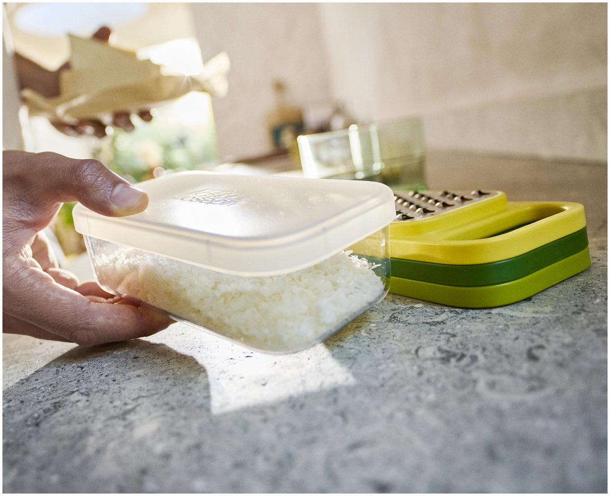 Multi-Grate & Store 3-in-1 Reibenset multi in Mehrfarbig präsentiert im Onlineshop von KAQTU Design AG. Reiben + Raffeln ist von Joseph Joseph