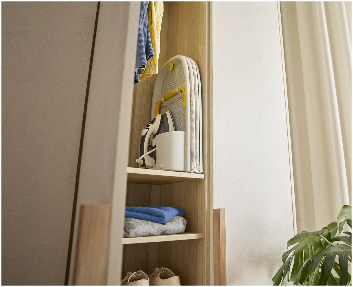 Pocket Max Bügelbrett ecru in Beige präsentiert im Onlineshop von KAQTU Design AG. Schneidbrett ist von Joseph Joseph