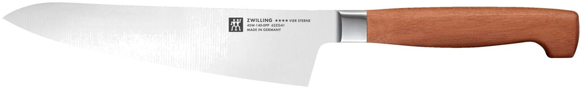 Kochmesser Zwilling Vier Sterne Wood mit brauner Griffschale aus Kotibé-Holz, kurze leicht geschwungene Klinge, kompakte Bauform.