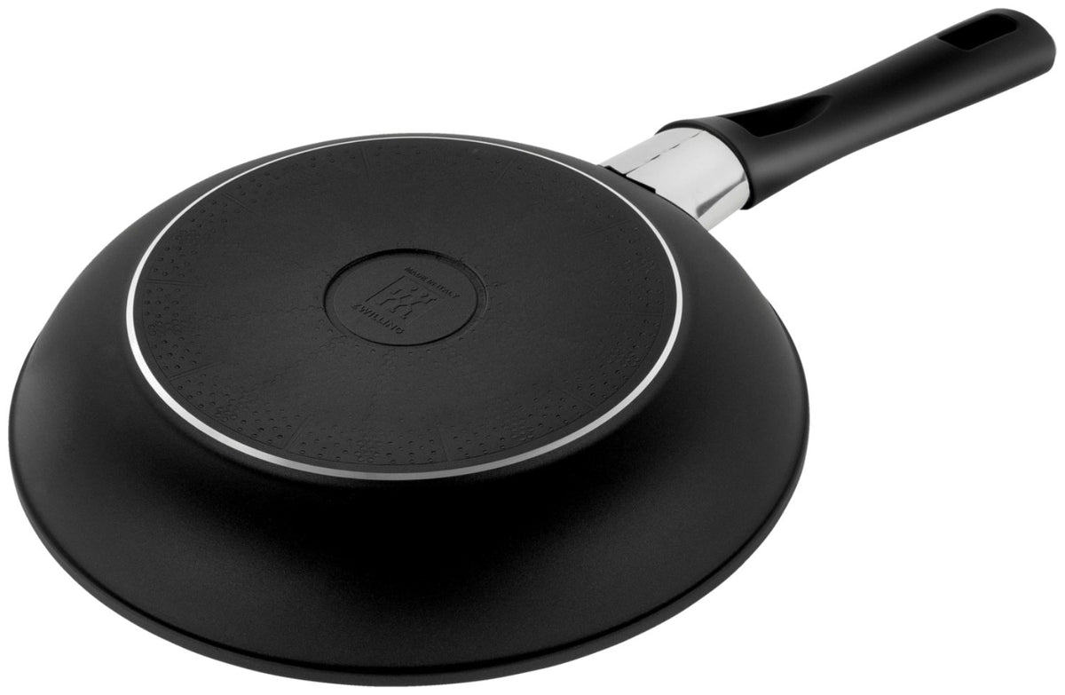Schwarze Aluminium-Bratpfanne mit 24cm Durchmesser, Keramikbeschichtung, Temperaturindikator in der Pfannenmitte und flachem Induktionsboden.