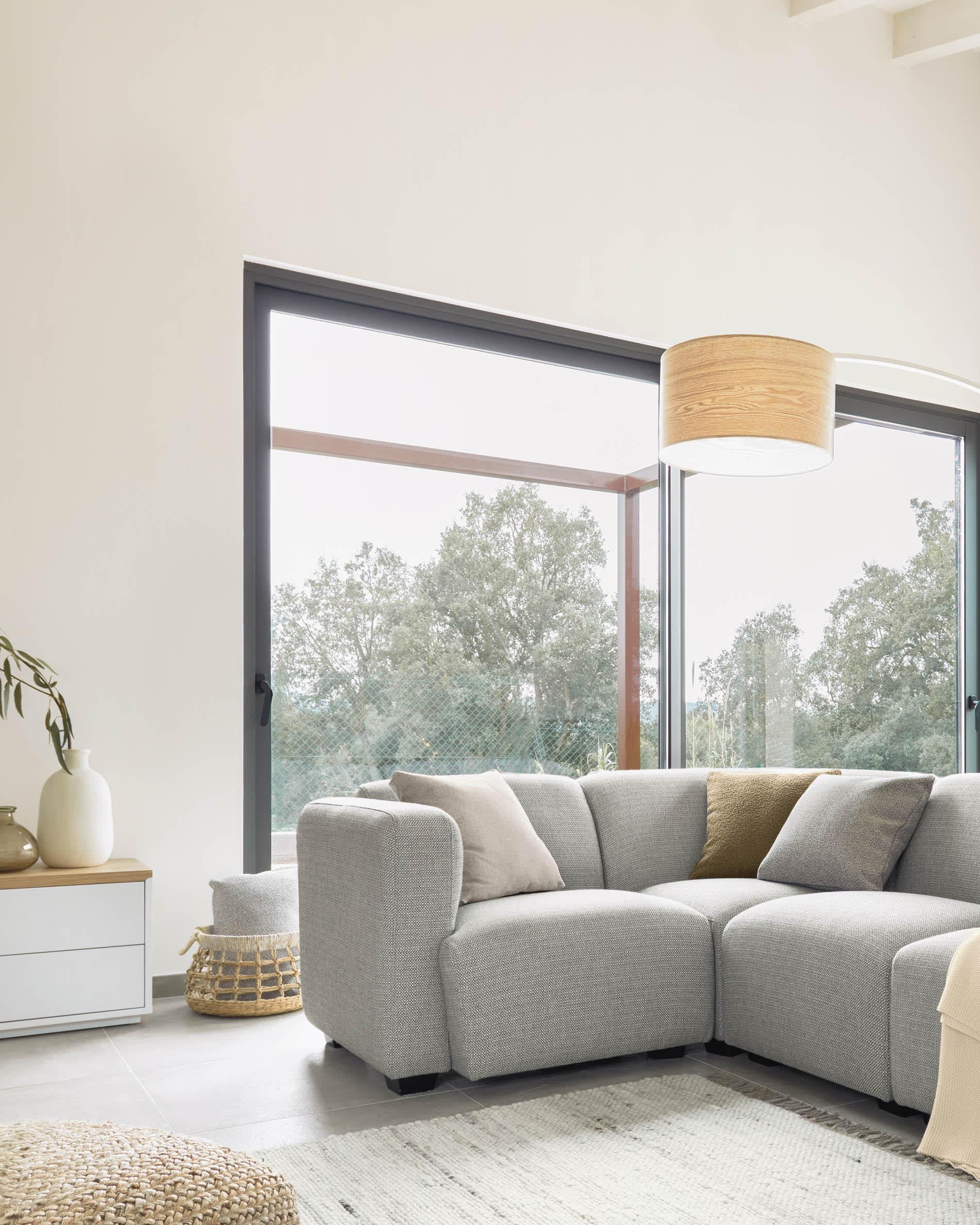 Eleganter Kissenbezug Galene in Beige, 45x45 cm, von Kave Home – perfekt für stilvolle und gemütliche Wohnraumgestaltung.