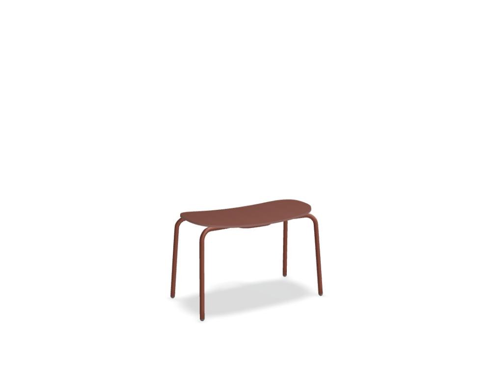 Fusshocker New School Lounge aus Sperrholz in Ziegelrot, vierbeinige Metallbasis, pulverbeschichtet, Design von Mdd.