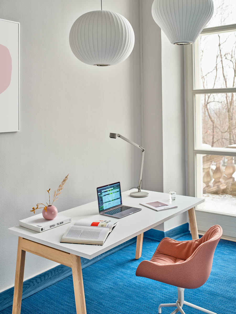 Eleganter Mdd Ogi B BOB220E3 Schreibtisch, perfekt für produktives Arbeiten und stilvolle Einrichtung in jedem Büro oder Home Office.