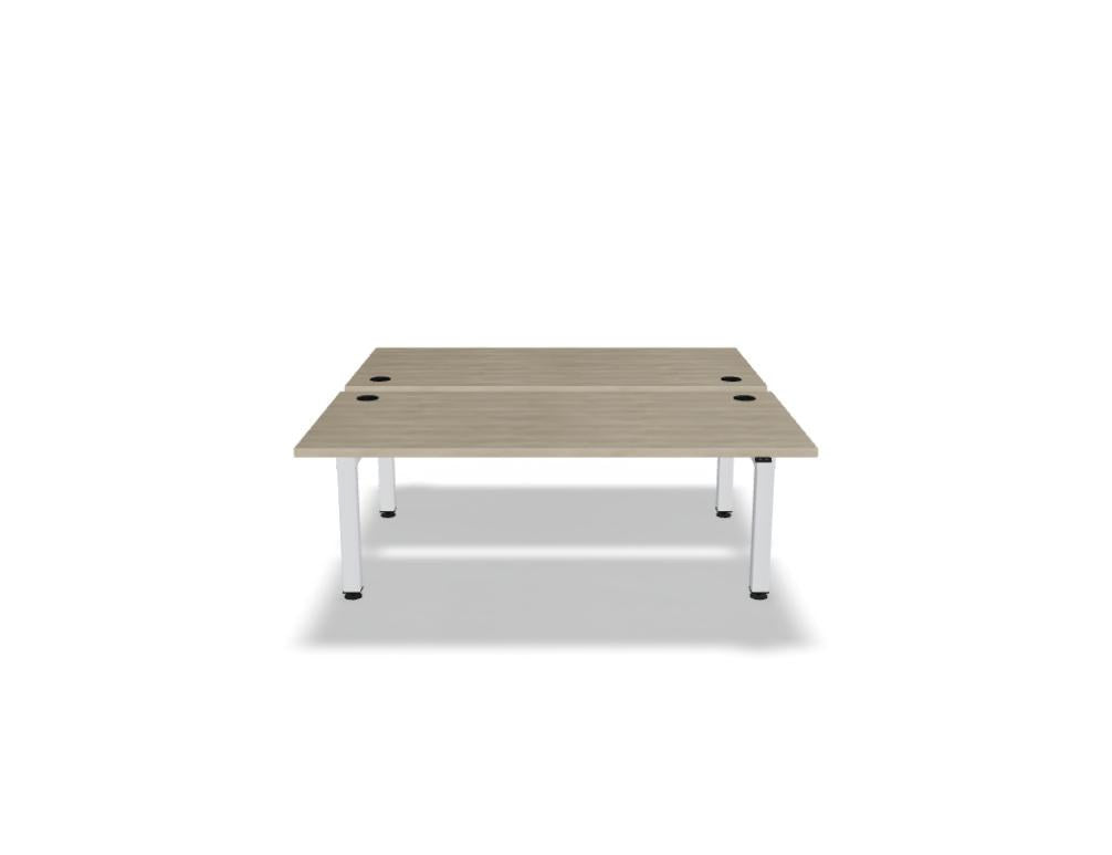 Doppelschreibtisch Ogi Drive Bench in Honigeiche mit schwarzem Metallgestell, zwei Teleskopsäulen und Bedienfeldern für Höhenverstellung.