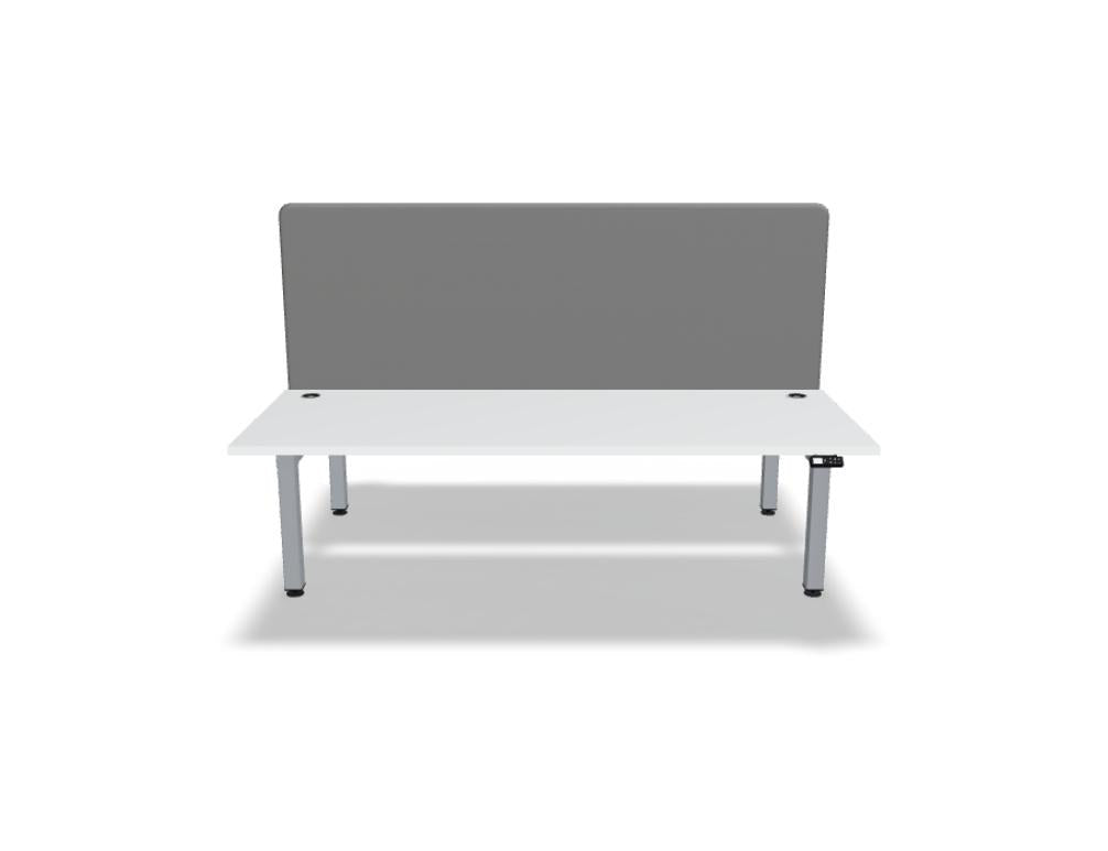 Doppelschreibtisch Ogi Drive Bench in Honigeiche mit schwarzem Metallgestell, zwei Teleskopsäulen und Bedienfeldern für Höhenverstellung.