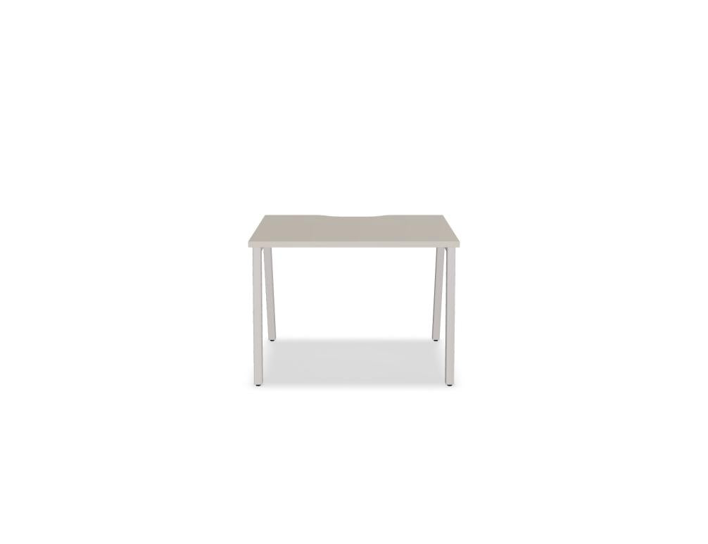 Foto eines Ogi M BOM19 Schreibtischs von Mdd in heller Holzoptik, mit klarer Arbeitsfläche, schlanken Beinen und moderner, minimalistischer Ausstrahlung; ideal für Büro- oder Home-Office-Raumgestaltung