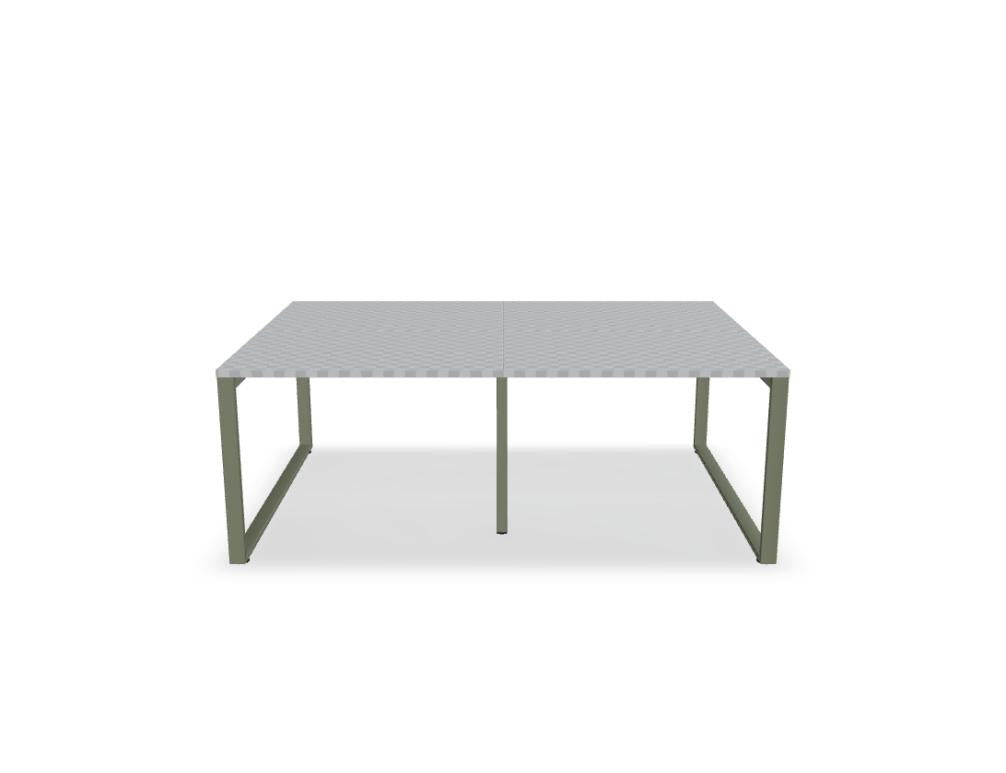 Doppelschreibtisch Ogi Q Bench mit Tischplatte in Honigeiche und schwarzem, pulverbeschichtetem Metallgestell, Ansicht von vorne.