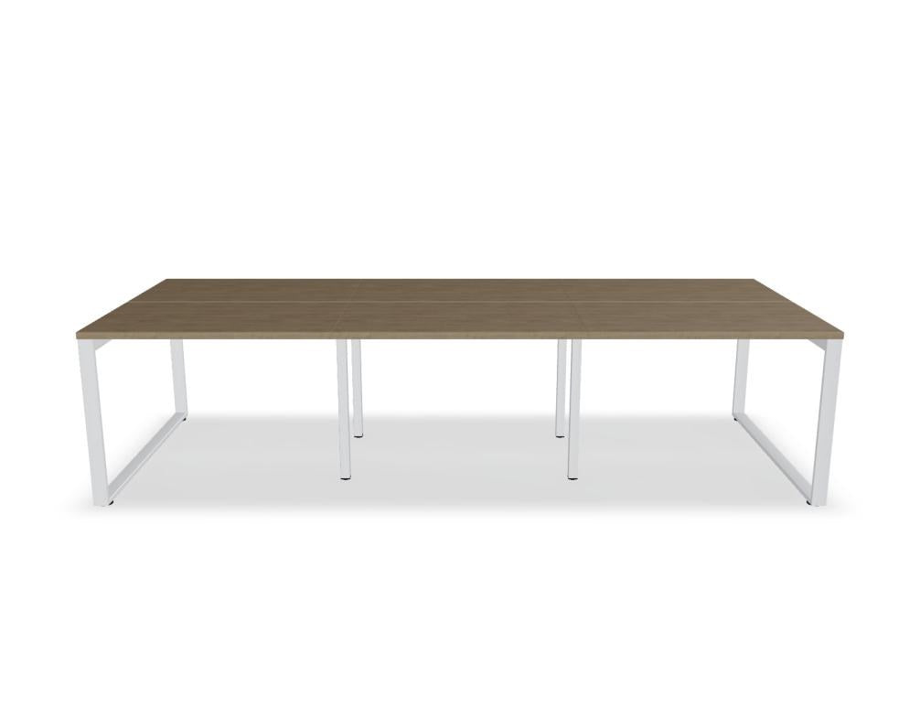 Doppelschreibtisch Ogi Q Bench mit Tischplatte in Honigeiche und schwarzem, pulverbeschichtetem Metallgestell, Ansicht von vorne.