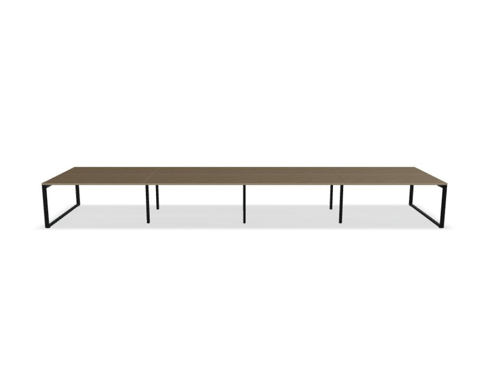 Doppelschreibtisch Ogi Q Bench mit Tischplatte in Honigeiche und schwarzem, pulverbeschichtetem Metallgestell, Ansicht von vorne.