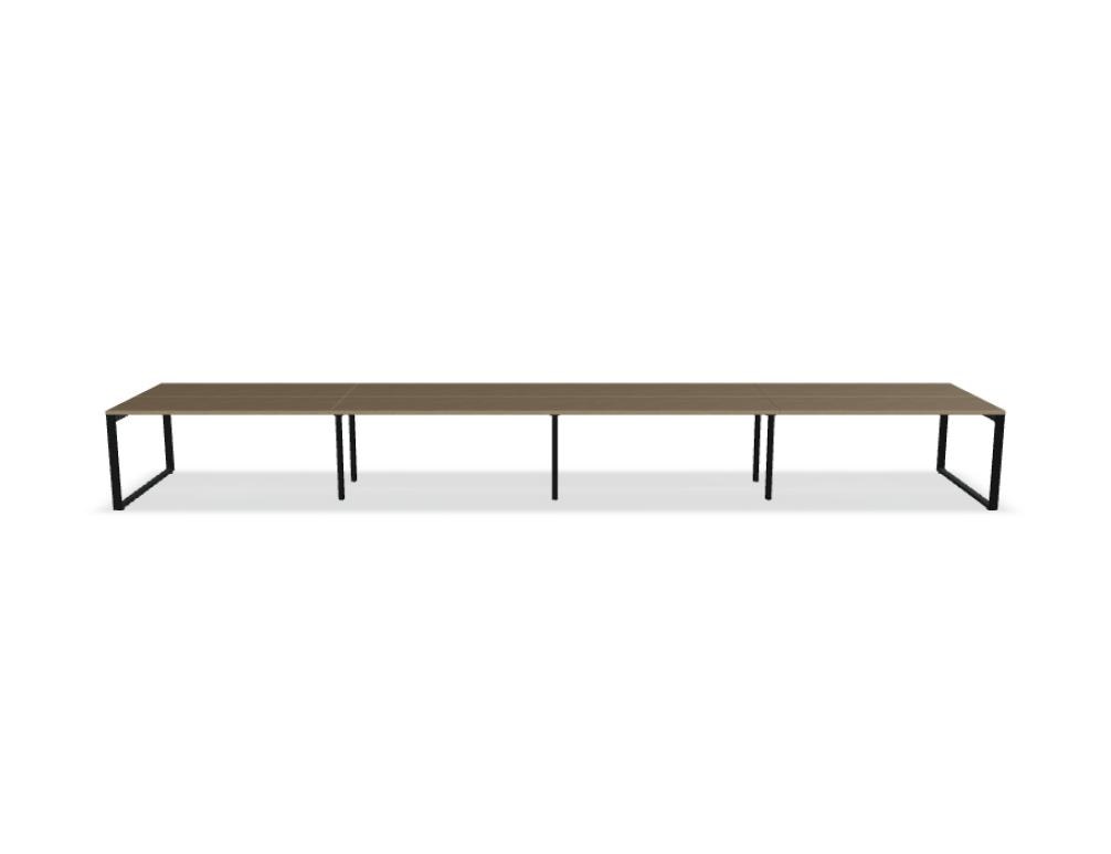 Doppelschreibtisch Ogi Q Bench mit Tischplatte in Honigeiche und schwarzem, pulverbeschichtetem Metallgestell, Ansicht von vorne.