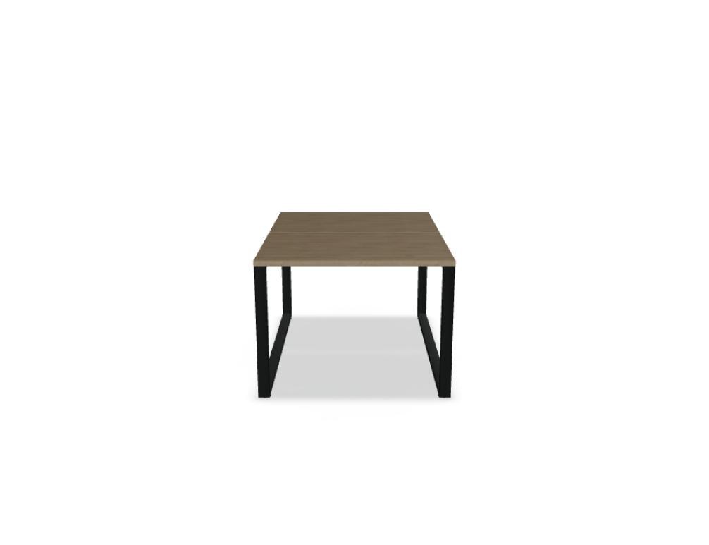 Doppelschreibtisch Ogi Q Bench mit Tischplatte in Honigeiche und schwarzem, pulverbeschichtetem Metallgestell, Ansicht von vorne.