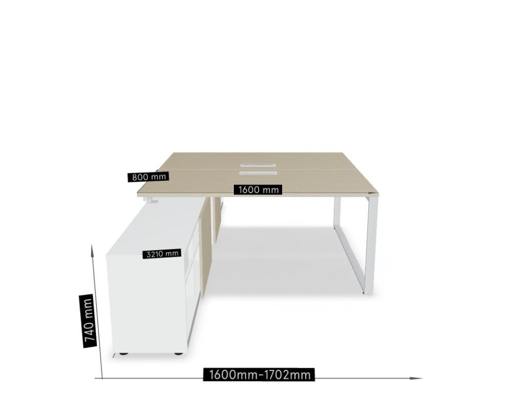 Doppelschreibtisch Ogi Q Bench mit Tischplatte in Honigeiche und schwarzem, pulverbeschichtetem Metallgestell, Ansicht von vorne.