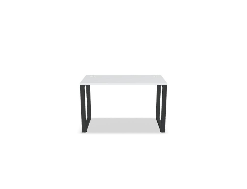 Schreibtisch Ogi Q von Mdd mit rechteckiger Melaminplatte in Eiche Natur und schwarzem, pulverbeschichtetem Metallgestell.