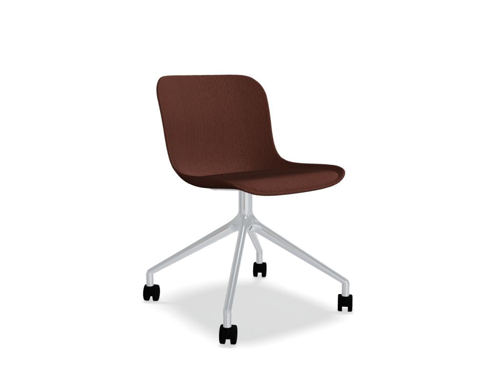 Baltic 2 Classic BLK4PP19K: Moderner Drehstuhl mit poliertem Aluminiumgestell, schwarzem Sitzbezug, komfortabler Armauflage und Rollen für flexibles Arbeiten am Arbeitsplatz.