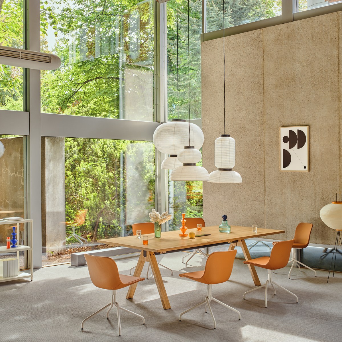 Drehstuhl Baltic 2 Classic von Mdd mit gepolstertem Schalensitz, Aluminium-Drehgestell und 4-Sternfuss, Ansicht von vorne.