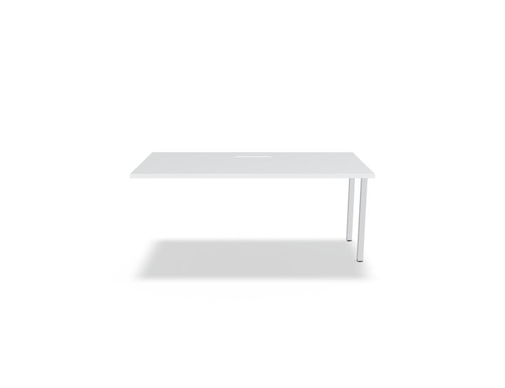 Schreibtisch Ogi U von Mdd mit Tischplatte in Honigeiche und pulverbeschichtetem, schwarzem Metallgestell im minimalistischen Design.