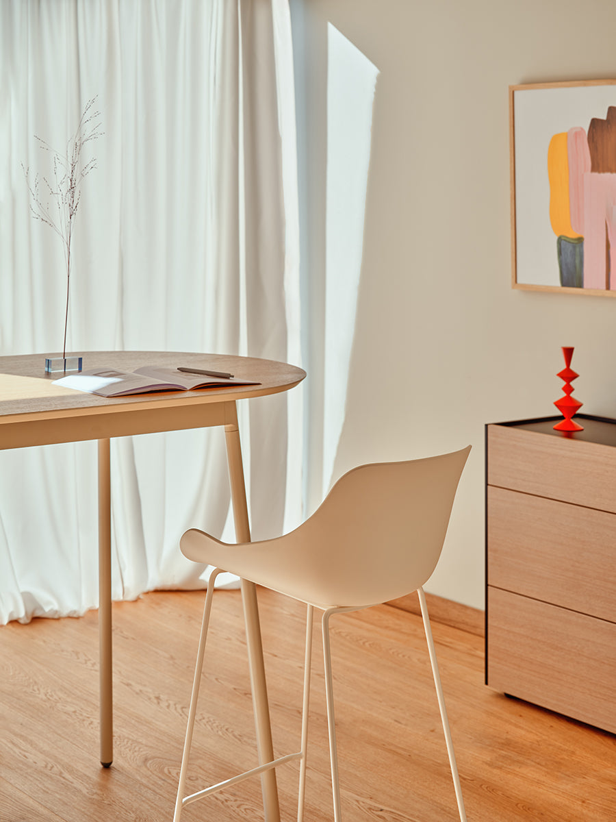 Eleganter Outdoor-Barstuhl Baltic Basic BL1P4H von Mdd, ideal für Terrassen und Gärten, bietet Komfort und zeitgemäßes Design.