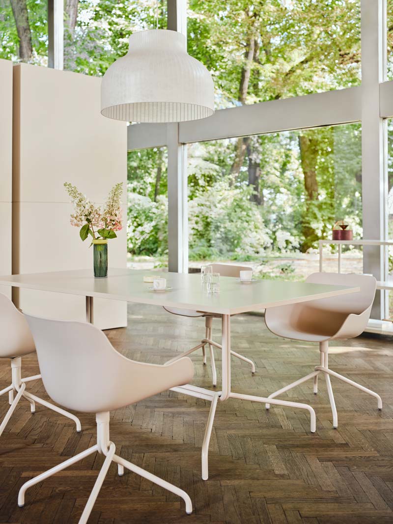 Eleganter Drehstuhl Baltic Basic BL1P19K von Mdd, perfekt für stilvolle Büros, bietet Komfort und Flexibilität für produktives Arbeiten.