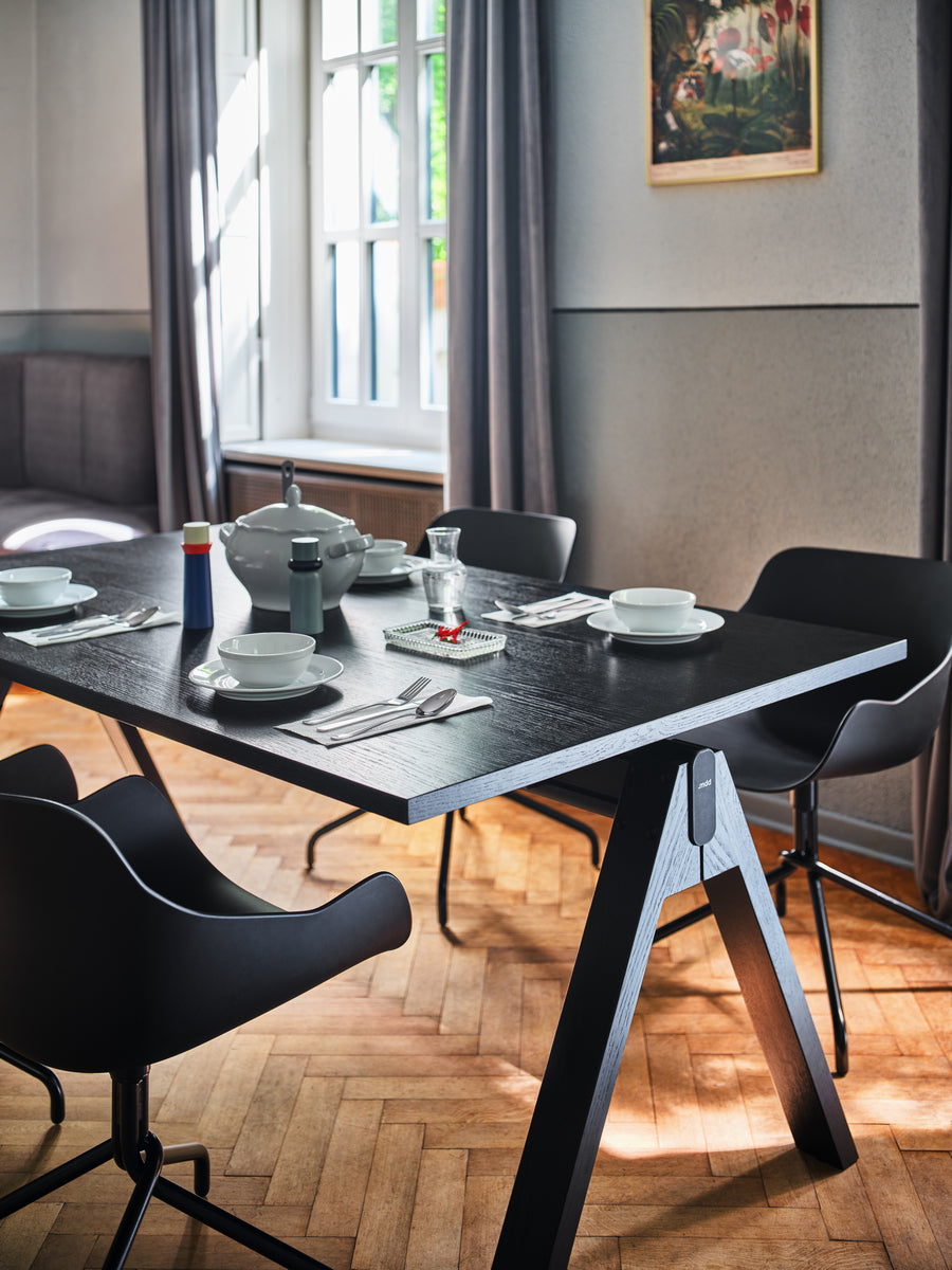 Eleganter Drehstuhl Baltic Basic BL1P19K von Mdd, perfekt für stilvolle Büros, bietet Komfort und Flexibilität für produktives Arbeiten.