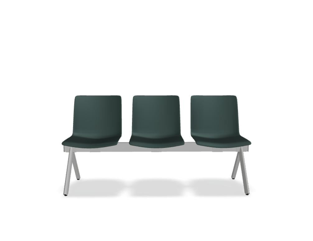 Sitzbank Shila von Mdd mit dunkelgrünem Polypropylen-Sitz, hellgrauem Metallgestell und verchromten Gelenkfüssen, ohne Armlehnen.