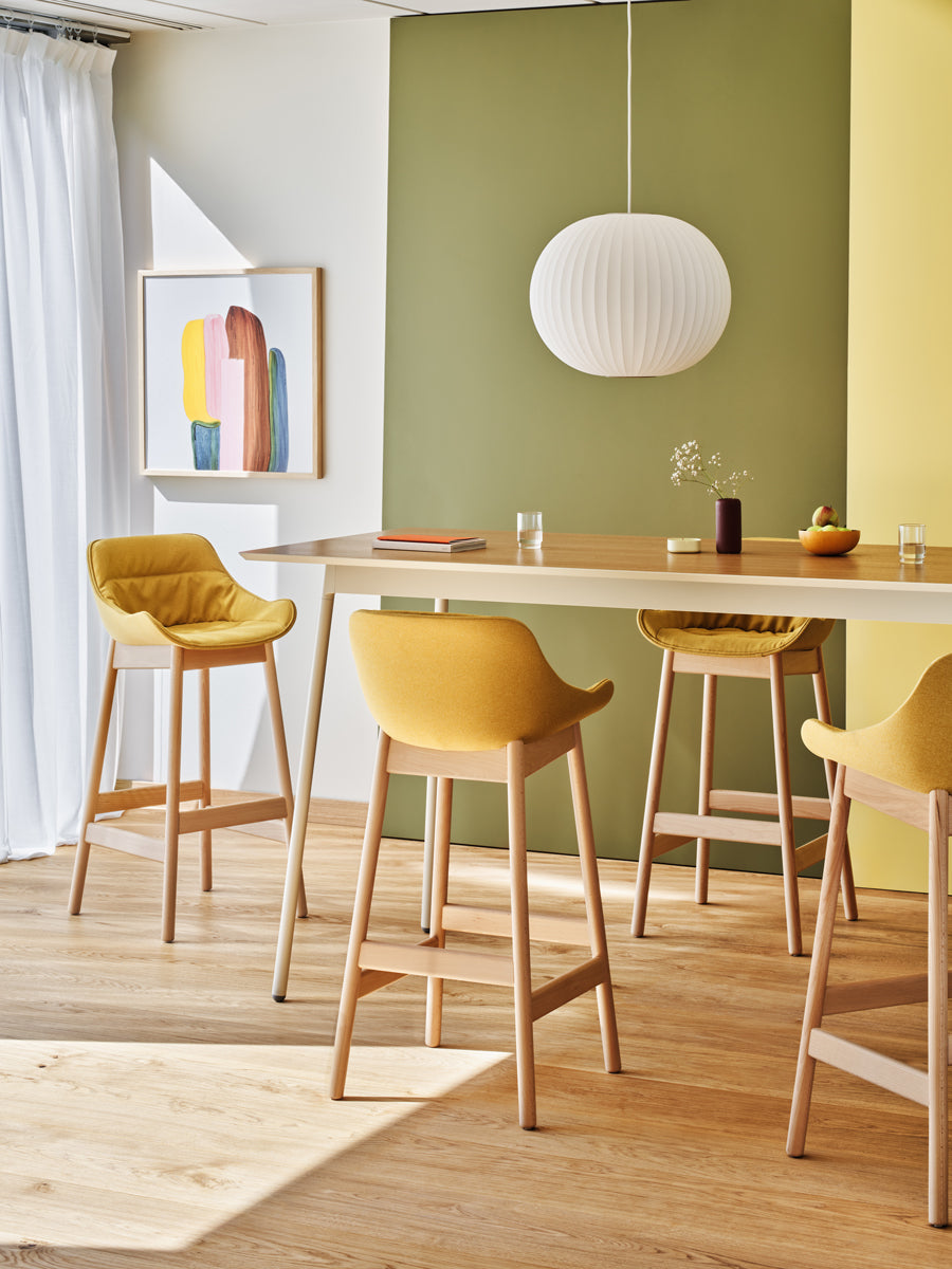Eleganter Baltic Soft Duo BL5P27H Barhocker mit komfortabler Polsterung und robuster Holzkonstruktion, ideal für stilvolle Bars.