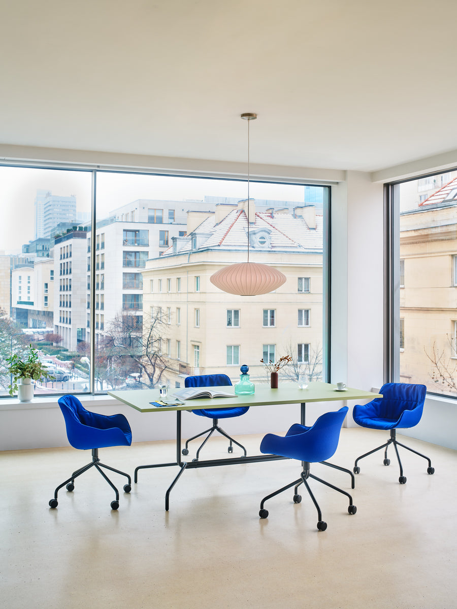 Moderner Drehstuhl Baltic Soft Duo BL5P13K mit stilvollem Design und bequemer Sitzfläche, perfekt für zeitgemäße Arbeitsumgebungen.