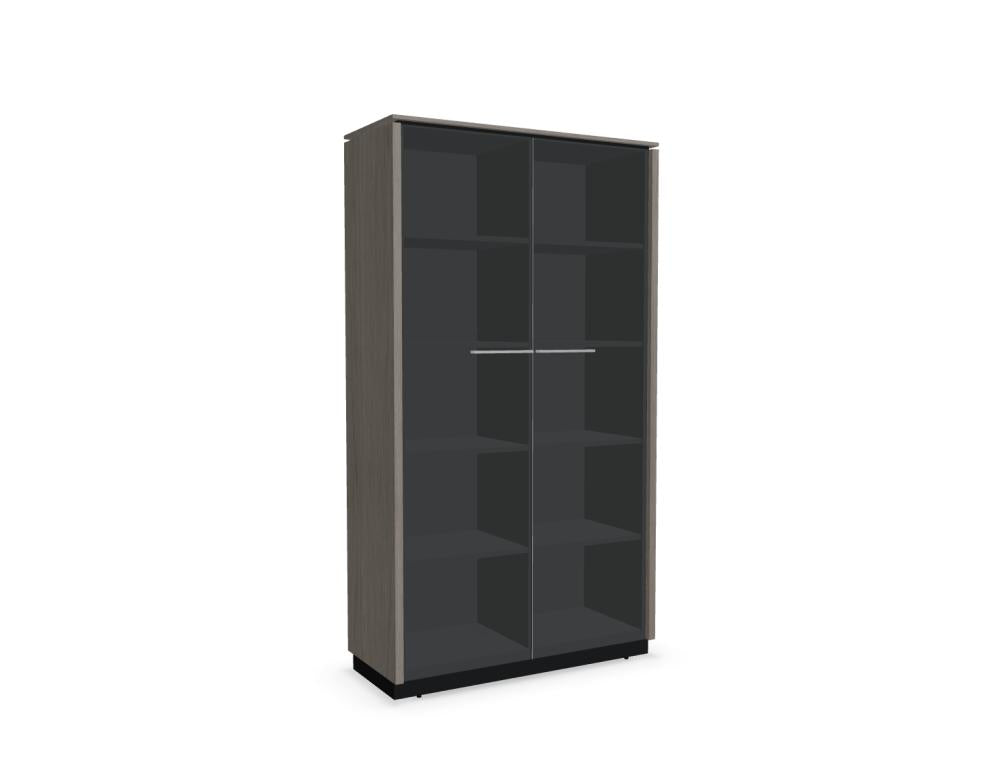 Elegante Status X55 Vitrine aus der MDD Kollektion, rechteckiges Glaskabinet mit Holzrahmen, klare Innenfächer und fokusierte Beleuchtung