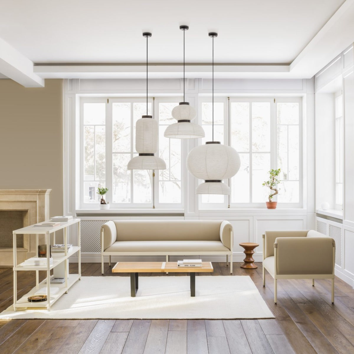 Moderner Sessel Stilt SIS1 mit niedriger Rückenlehne, perfekt für stilvolle Interiors, vereint Komfort und ästhetisches Design.