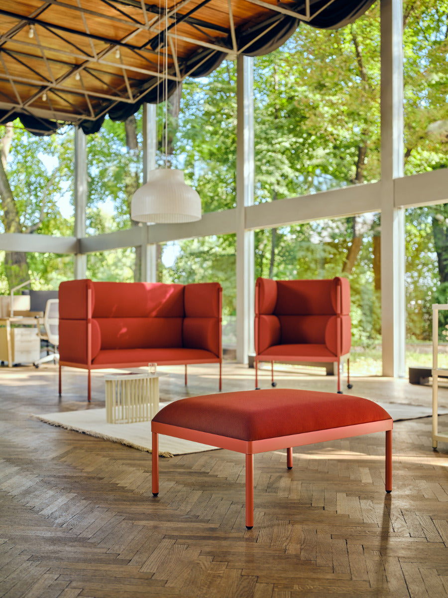 Eleganter Sessel Stilt SISH1 mit hoher Rückenlehne, stilvollem Design und komfortabler Polsterung, perfekt für entspannte Stunden.