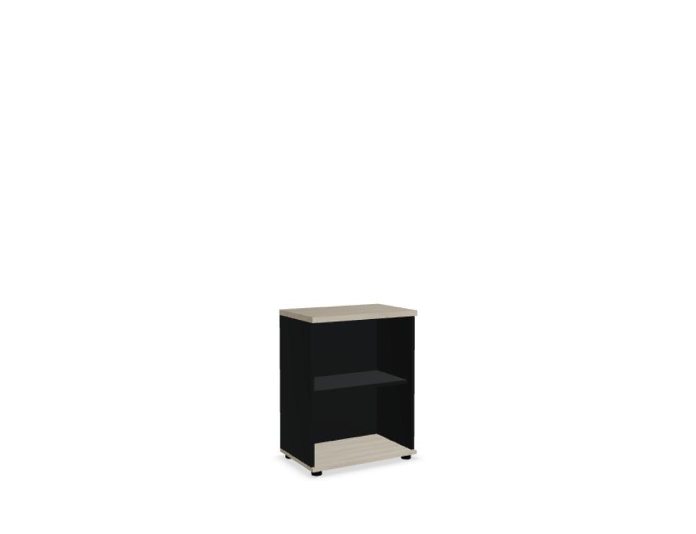 Schwarzes Standregal Basic von Mdd aus Melaminplatte mit mehreren Fachböden, geschlossener Rückwand und Stellfüssen, freistehend fotografiert.