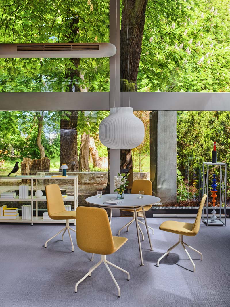 Eleganter Ulti UKP19 Drehstuhl mit stilvollem Design und komfortabler Sitzfläche, perfekt für moderne Büroumgebungen.