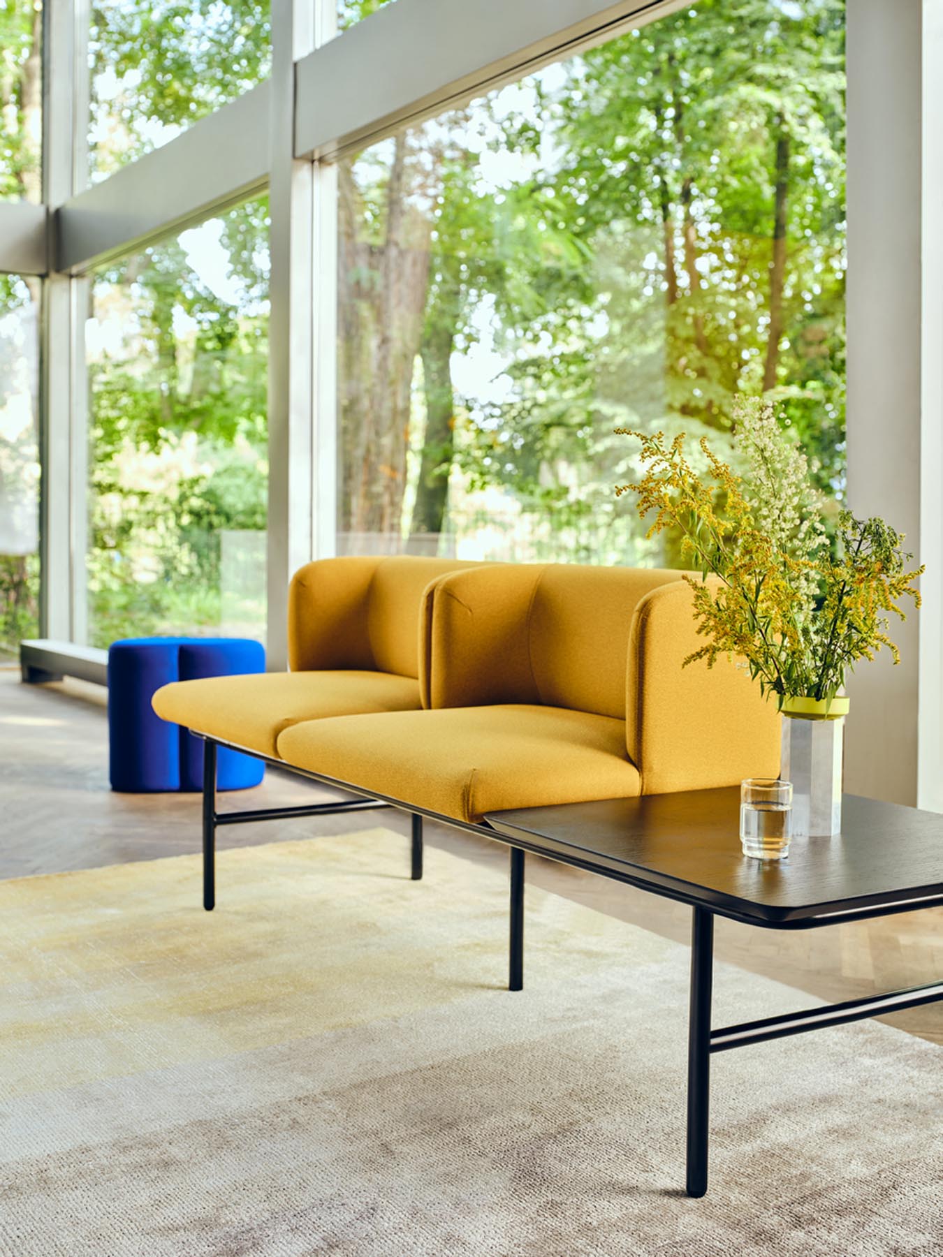 Elegantes Mdd Agora AR20 Sofa mit modularer Bauweise, stilvollen Konturen und komfortabler Polsterung für zeitgemäße Wohnräume.